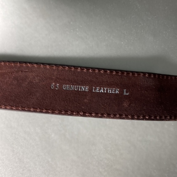 Leather belt with oval metal canvas embroidered buckle main image 4